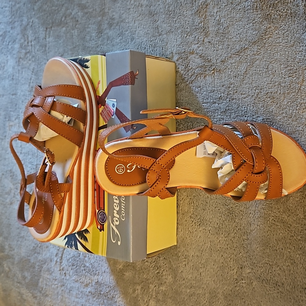 Forever comfortable sandals 6.5